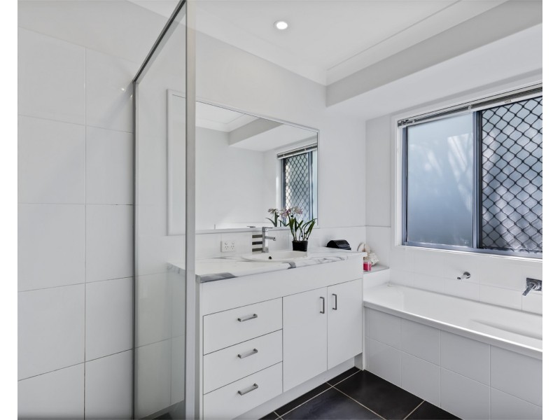 30 Coonoowrin Crescent, Mountain Creek QLD 4557