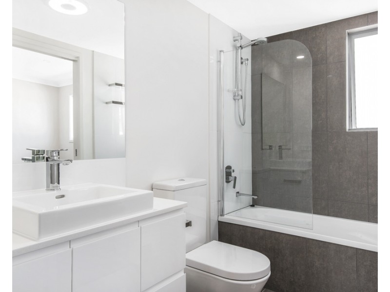 8/327 Bradman Avenue, Maroochydore QLD 4558