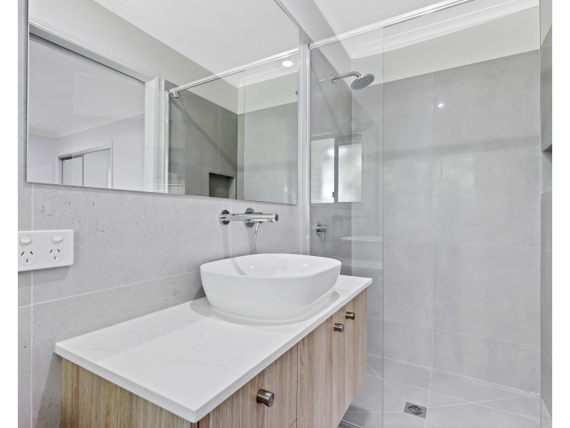 2/16 Maroochy Waters Dr, Maroochydore QLD 4558