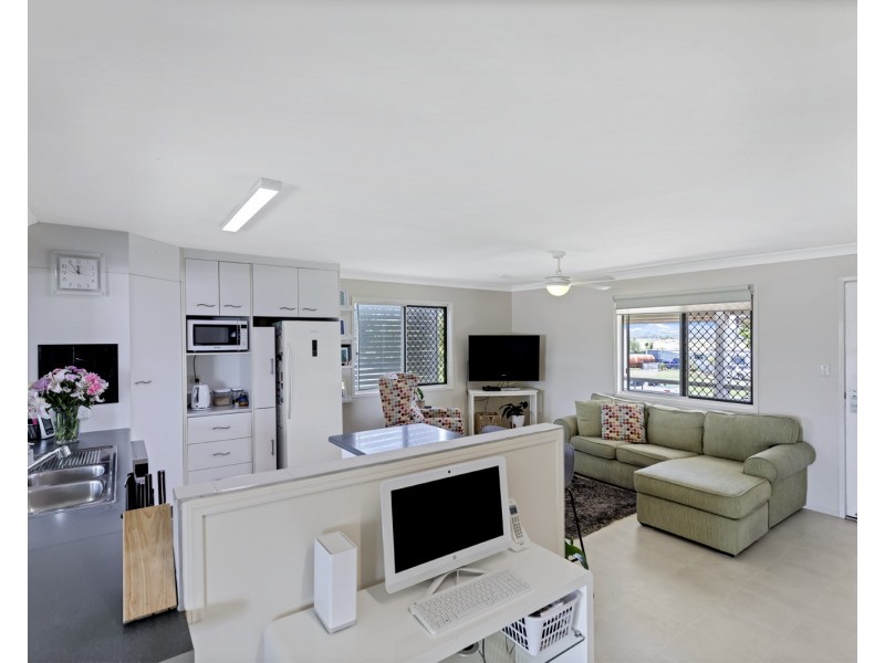 9 Finland Road, Pacific Paradise QLD 4564