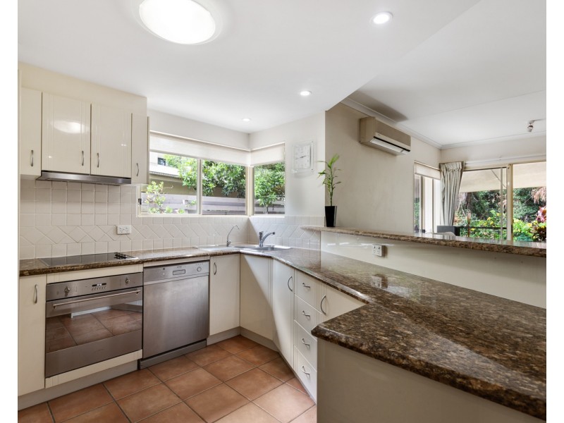 2/5 Tranquil Place, Alexandra Headland QLD 4572