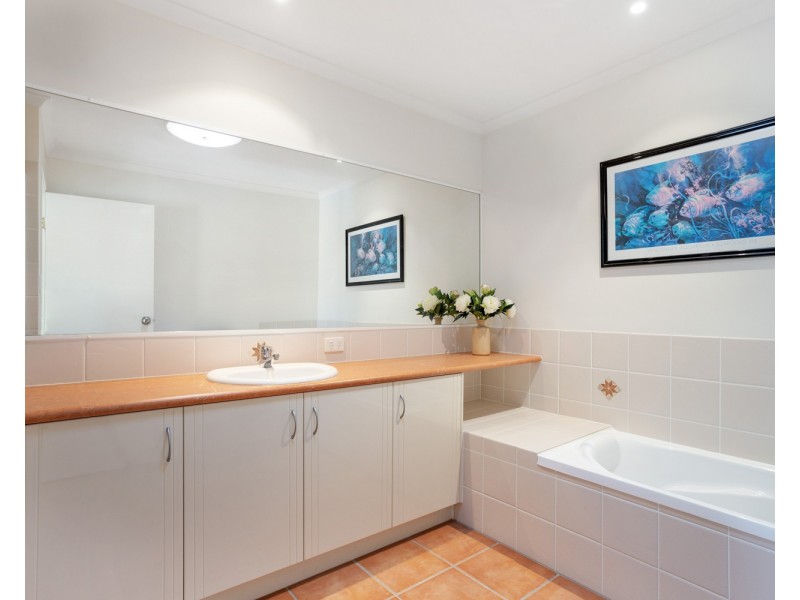 2/5 Tranquil Place, Alexandra Headland QLD 4572