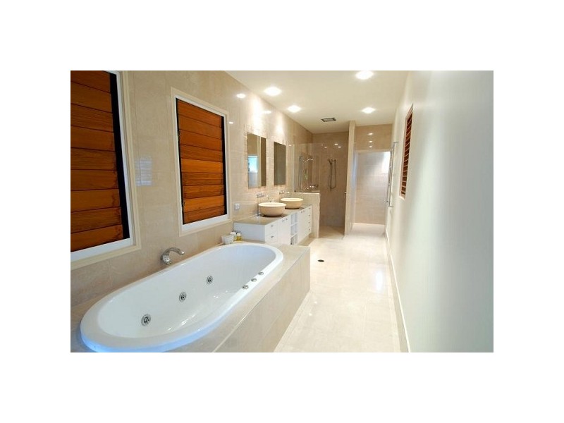 7 Hetherington Drive, Twin Waters QLD 4564