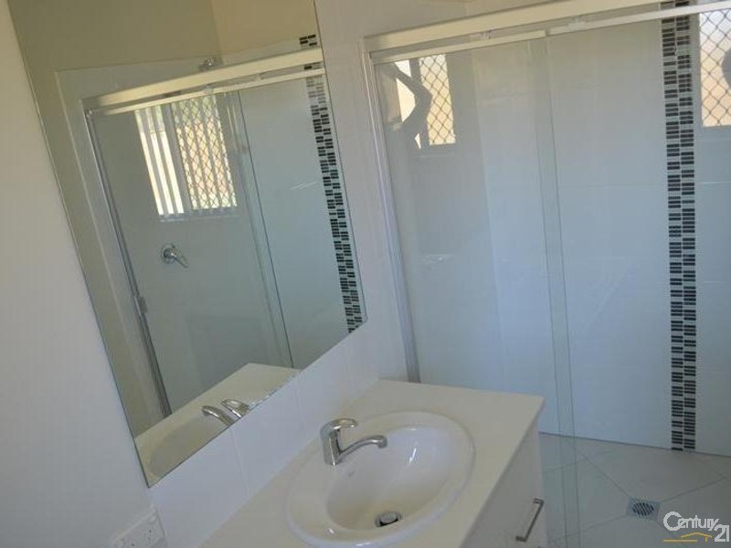 31 Winpara Drive, Forest Springs Estate, Kirkwood QLD 4680