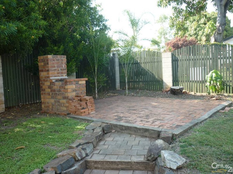 12 Vincent Street, West Gladstone QLD 4680