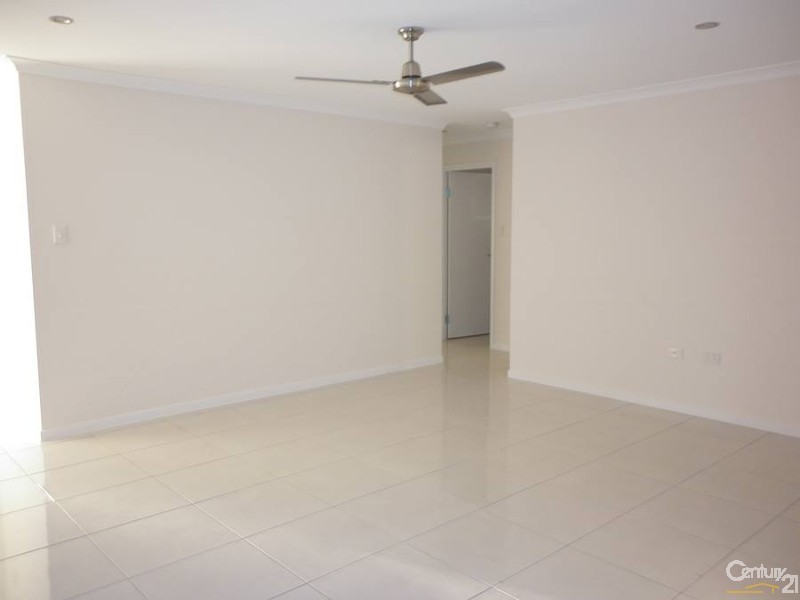 1 Sarah Court, New Auckland QLD 4680