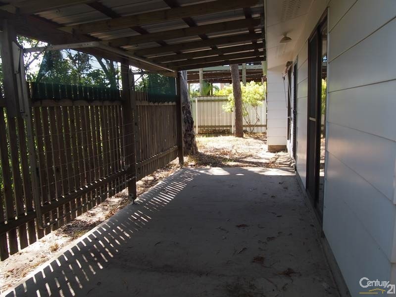 40 Willow Street, New Auckland QLD 4680