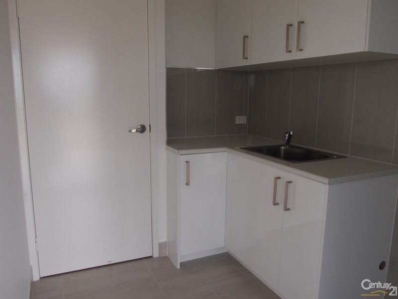 40-44 Wattle Street, New Auckland QLD 4680