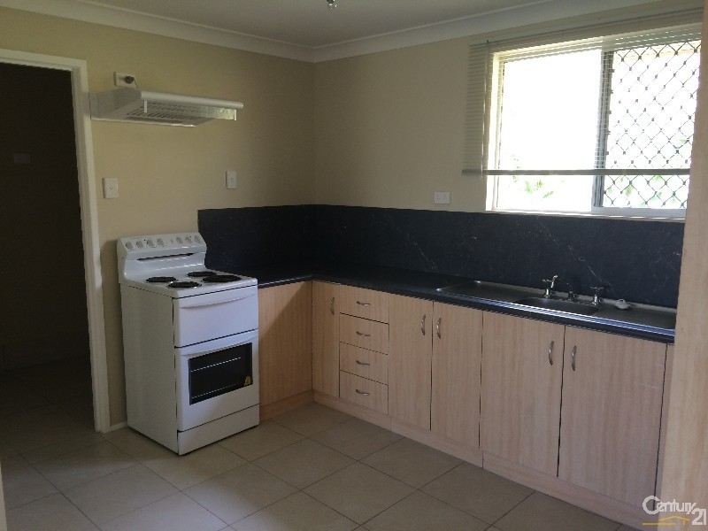 2/3 Butler Street, New Auckland QLD 4680