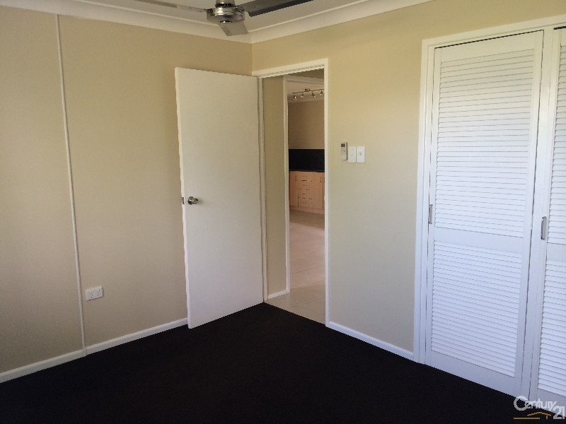 2/3 Butler Street, New Auckland QLD 4680