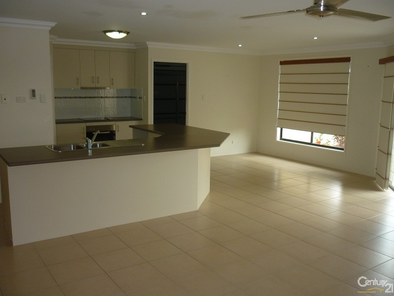 13 Leslie Street, Clinton QLD 4680