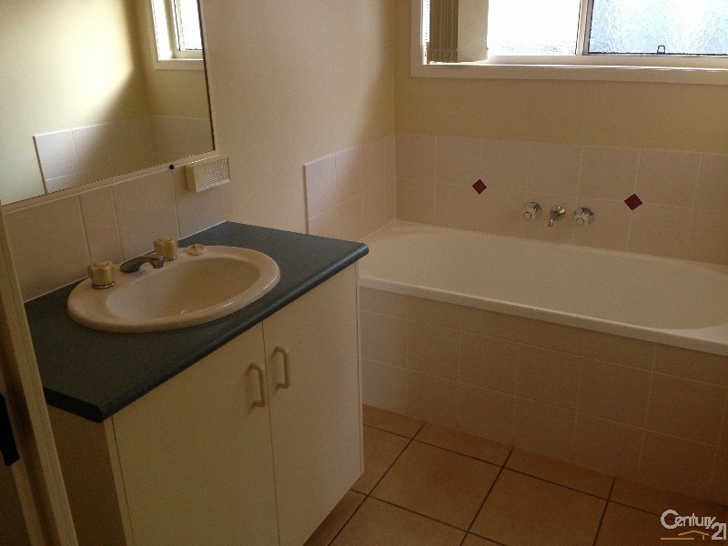 4 Craigmoor Court, New Auckland QLD 4680