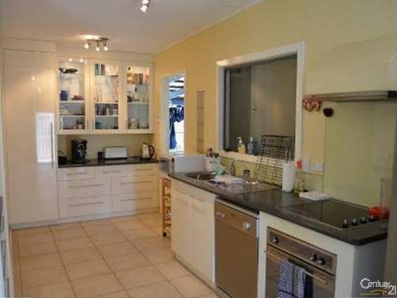 24 Coase Street, West Gladstone QLD 4680