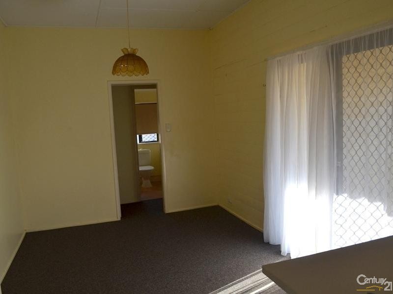 35 Kent Street, West Gladstone QLD 4680