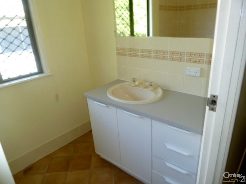 35 Kent Street, West Gladstone QLD 4680