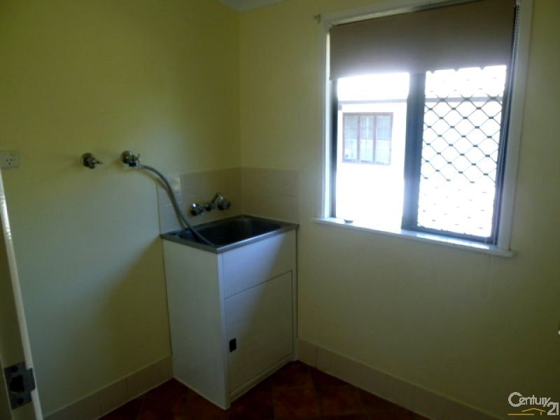 35 Kent Street, West Gladstone QLD 4680