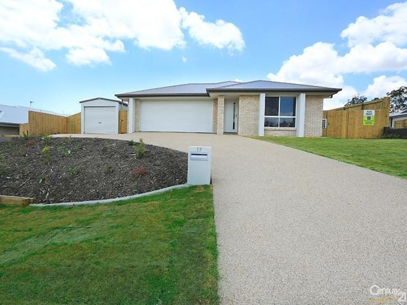 17 Broadwater Place, New Auckland QLD 4680