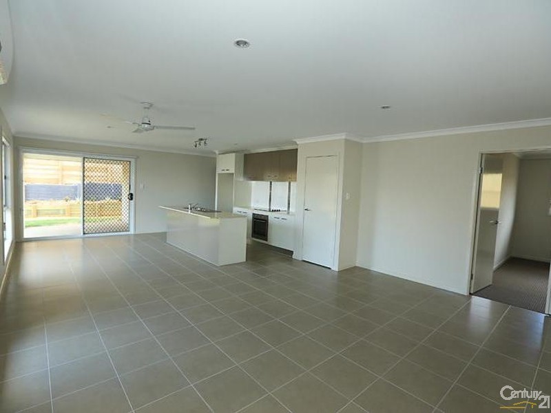 17 Broadwater Place, New Auckland QLD 4680