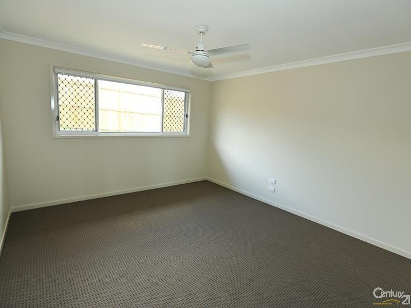 17 Broadwater Place, New Auckland QLD 4680