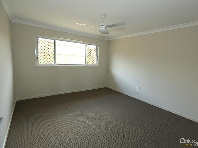 17 Broadwater Place, New Auckland QLD 4680