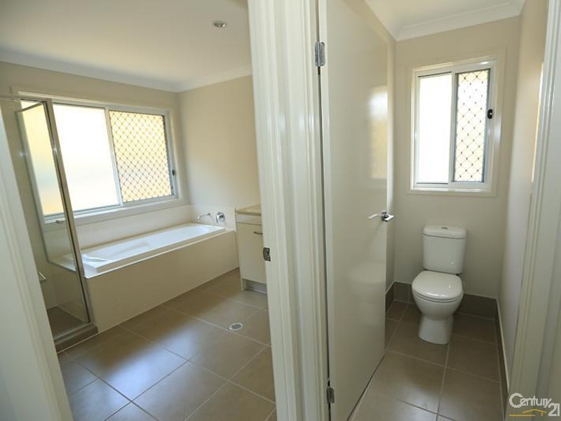 17 Broadwater Place, New Auckland QLD 4680