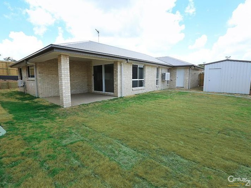 17 Broadwater Place, New Auckland QLD 4680