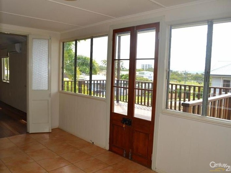 22 Boles Street, West Gladstone QLD 4680