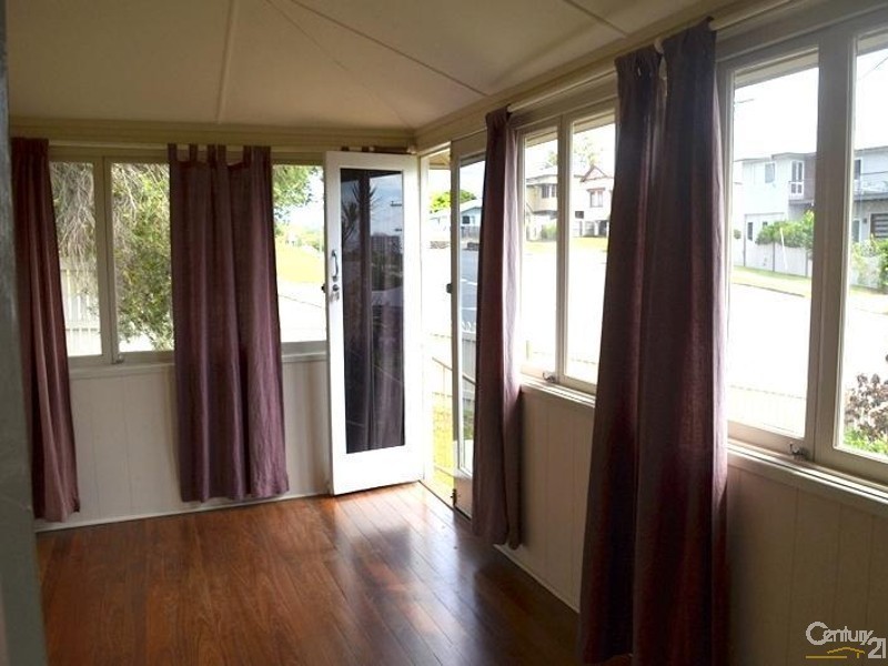 22 Boles Street, West Gladstone QLD 4680