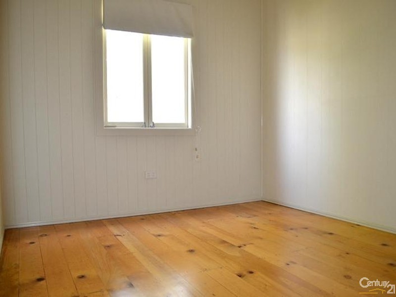 22 Boles Street, West Gladstone QLD 4680