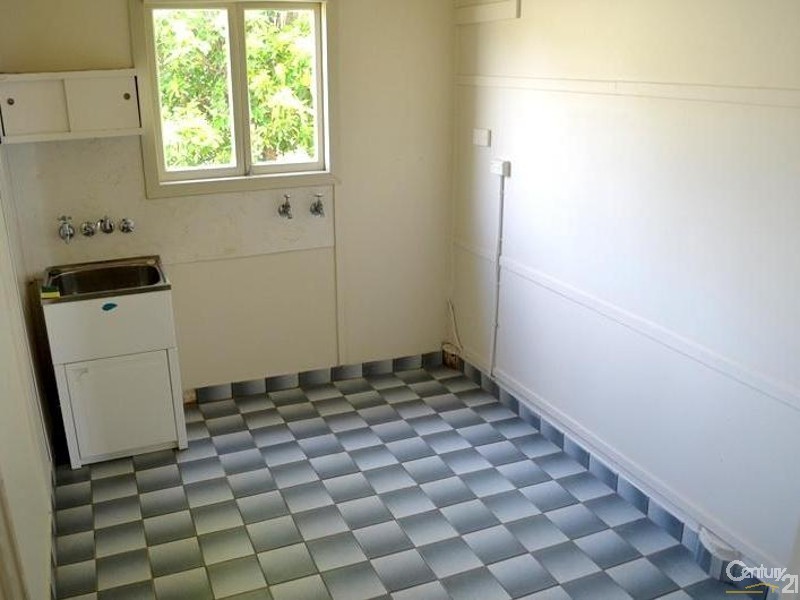 22 Boles Street, West Gladstone QLD 4680