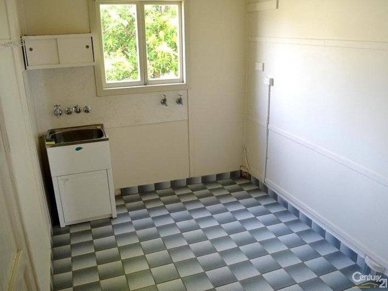22 Boles Street, West Gladstone QLD 4680