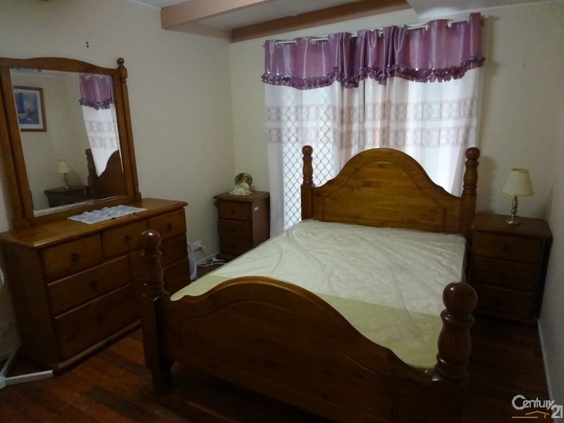 9 Gladstone Street, Mount Larcom QLD 4695