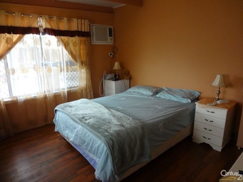 9 Gladstone Street, Mount Larcom QLD 4695