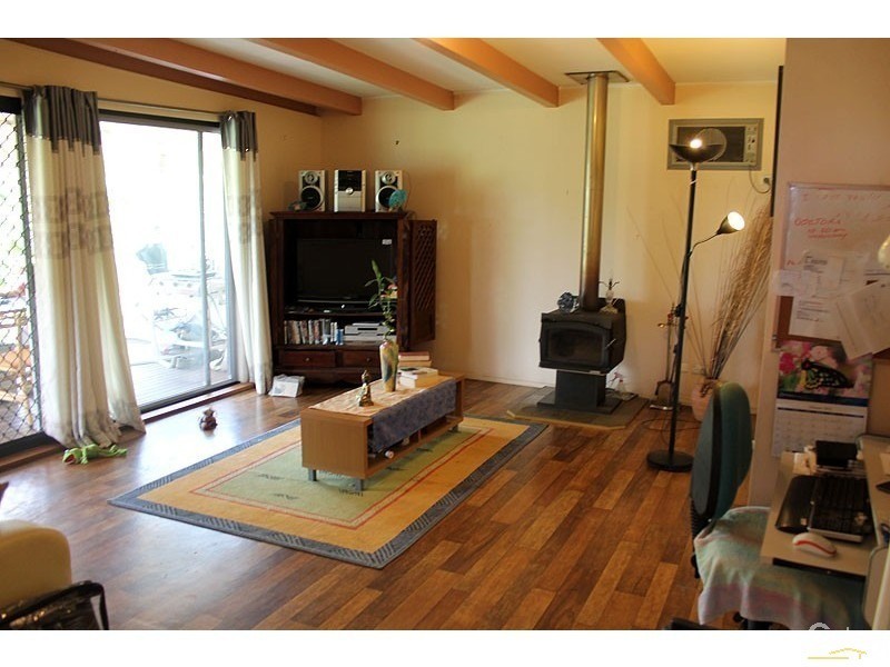 9 Gladstone Street, Mount Larcom QLD 4695