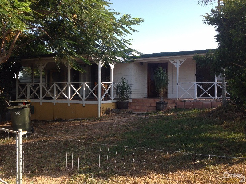 9 Gladstone Street, Mount Larcom QLD 4695