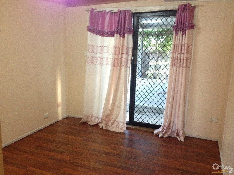 9 Gladstone Street, Mount Larcom QLD 4695