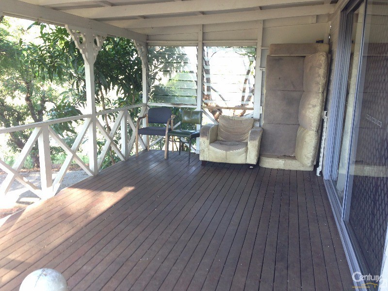 9 Gladstone Street, Mount Larcom QLD 4695