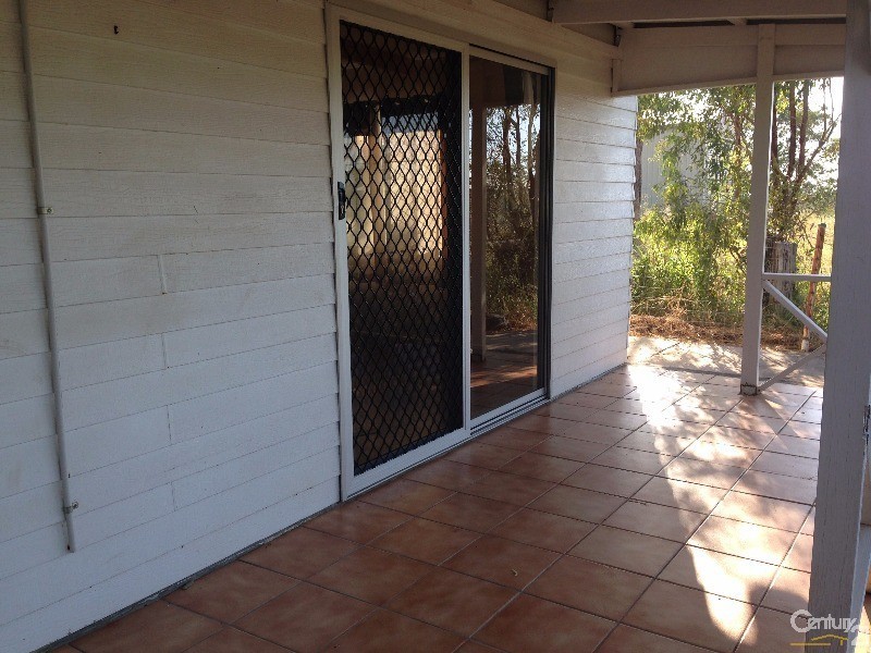9 Gladstone Street, Mount Larcom QLD 4695