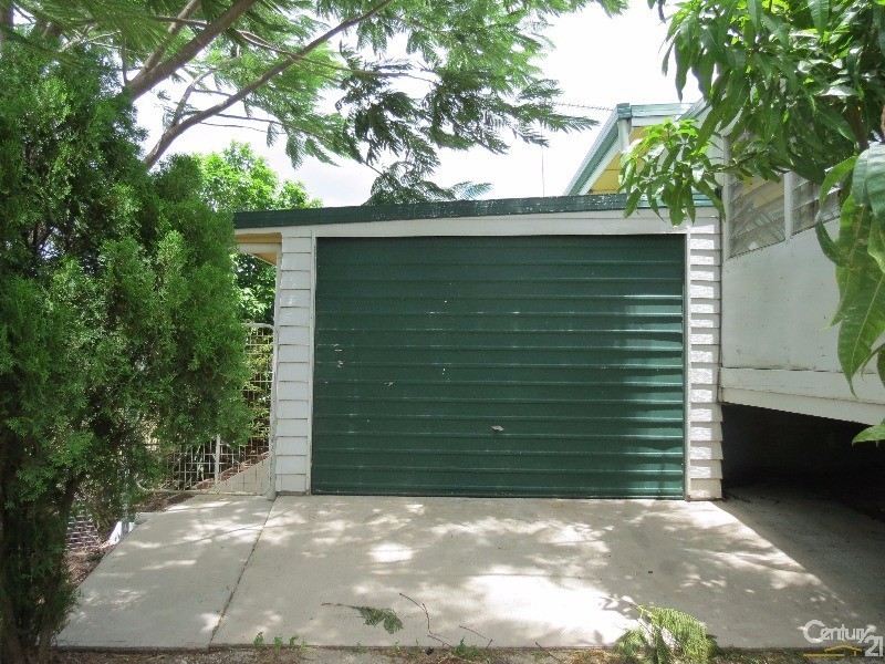 9 Gladstone Street, Mount Larcom QLD 4695