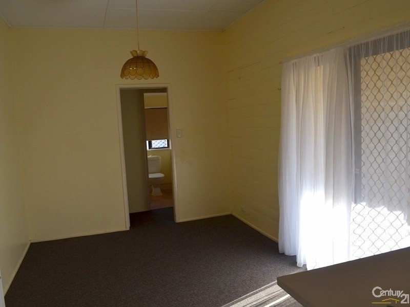 35 Kent Street, West Gladstone QLD 4680