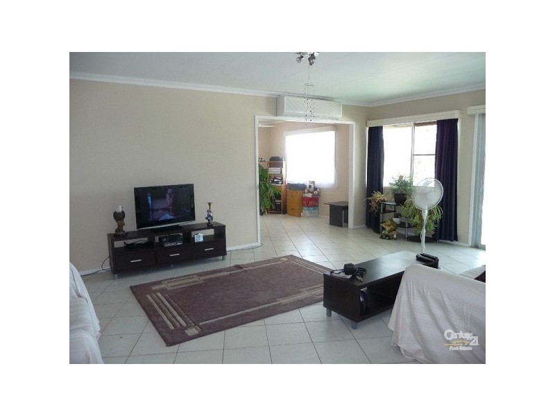 42 Wilson Street, New Auckland QLD 4680