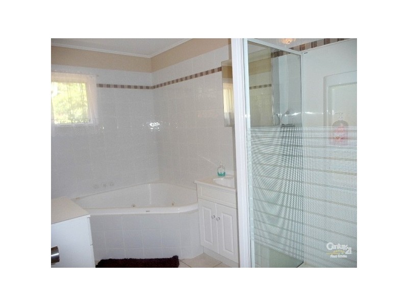 42 Wilson Street, New Auckland QLD 4680