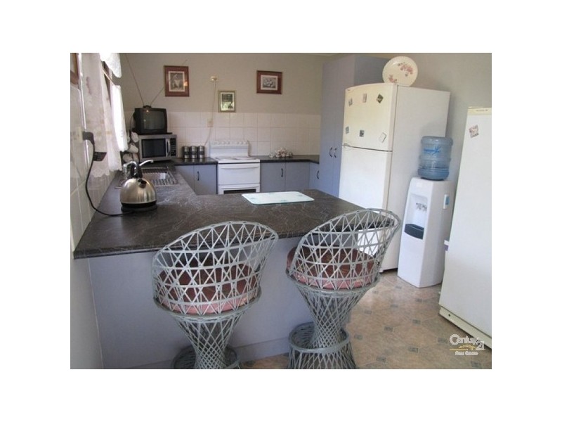 17 King George Street, Mount Larcom QLD 4695