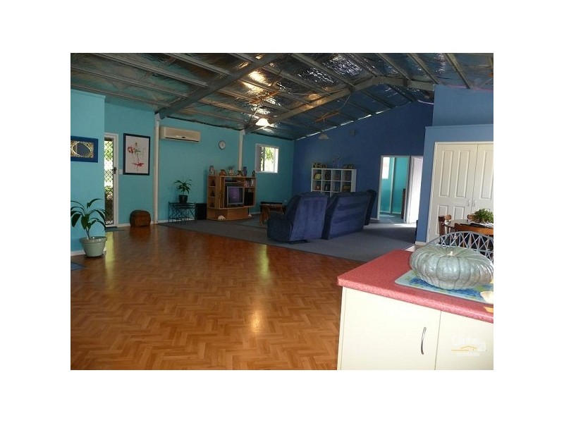 19 King George Street, Mount Larcom QLD 4695