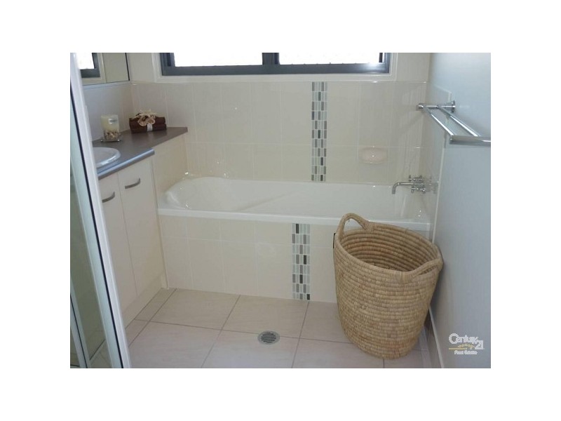 3 Danielle Court, Boyne Island QLD 4680