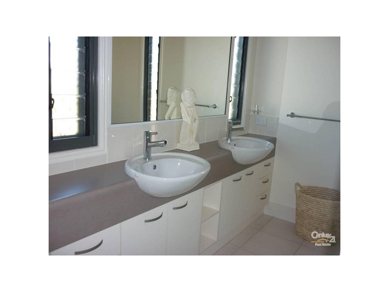 3 Danielle Court, Boyne Island QLD 4680