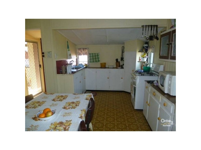 34 Balfour Street, Mount Larcom QLD 4695