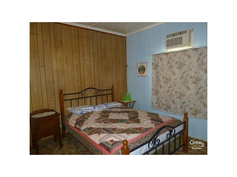 34 Balfour Street, Mount Larcom QLD 4695