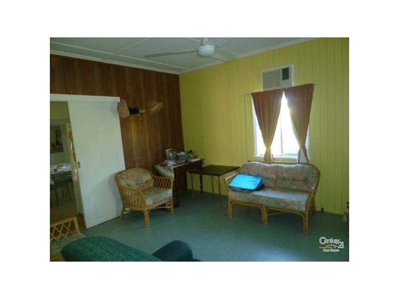 34 Balfour Street, Mount Larcom QLD 4695