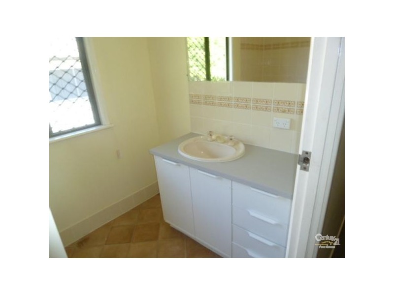 35 Kent Street, West Gladstone QLD 4680